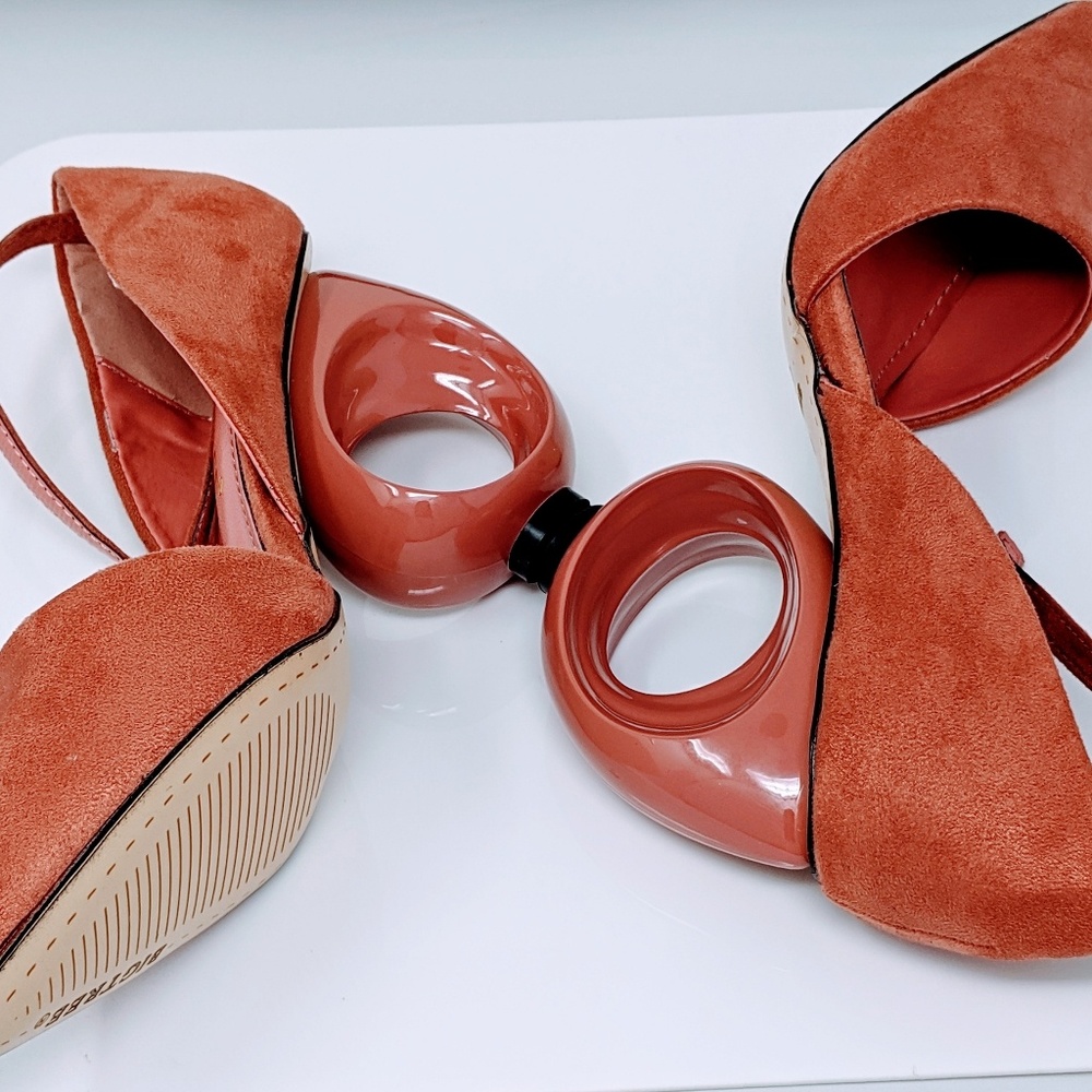 Shoes - Picture 2 of 8